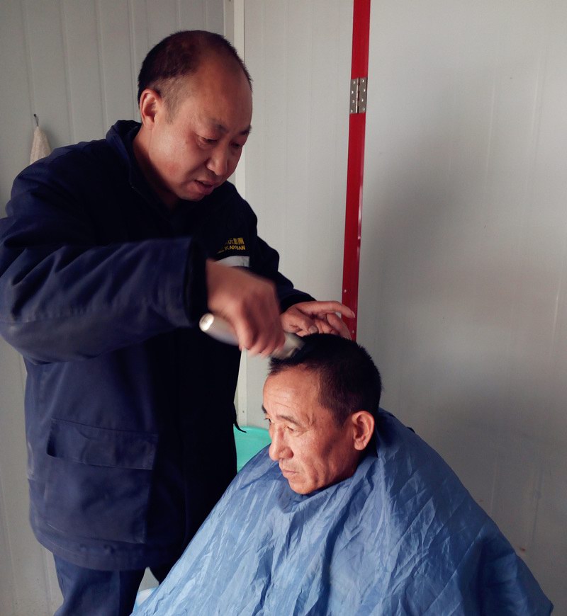 员工生活│为矿区服务的“理发师”