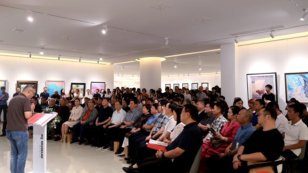 庆祝中华人民共和国成立75周年｜明月美术馆隆重揭幕侯震油画巨制《天下之中 九派莽莽》